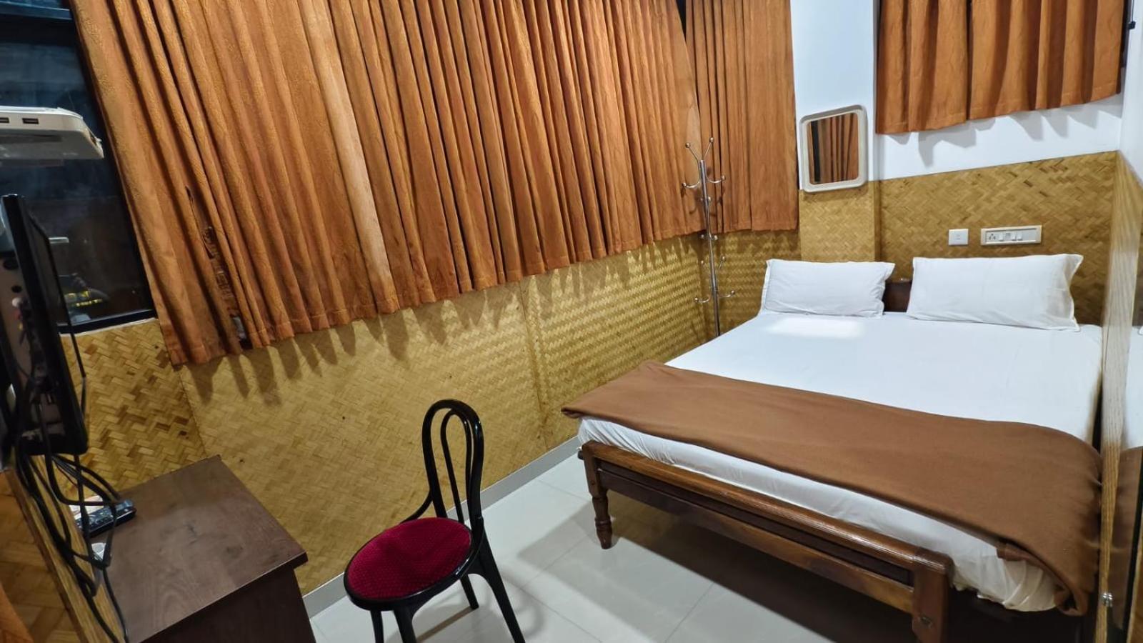 Dolphin Residency Hotel Thekkady Kültér fotó