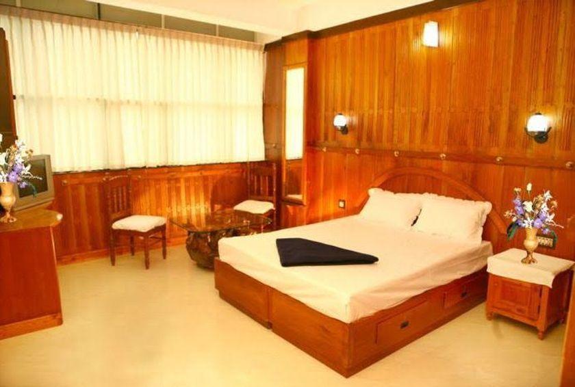 Dolphin Residency Hotel Thekkady Kültér fotó