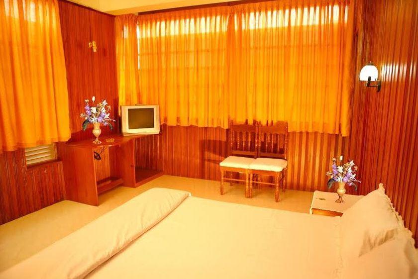 Dolphin Residency Hotel Thekkady Kültér fotó